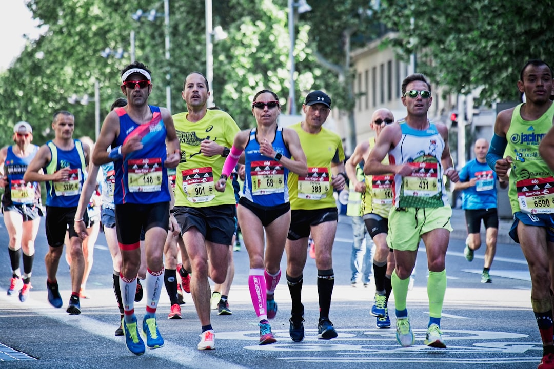 group-of-people-running-on-the-street-hbfijshibvc